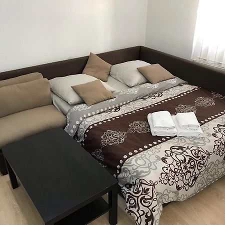 Gil Apartments, Квартира Студия В Самом Центре Пл Петефи Oezjhorod Buitenkant foto