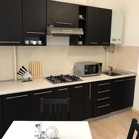Gil Apartments, Квартира Студия В Самом Центре Пл Петефи Oezjhorod Buitenkant foto