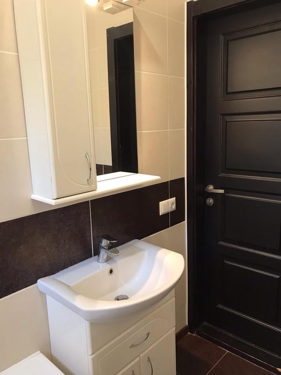 Gil Apartments, Квартира Студия В Самом Центре Пл Петефи Oezjhorod Buitenkant foto